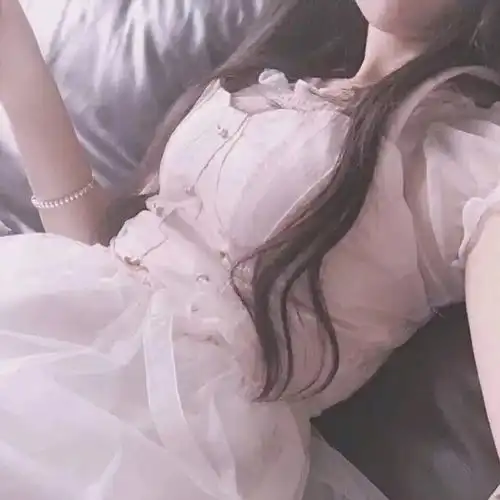 真人半身头像你的勇气会成就更美的你
