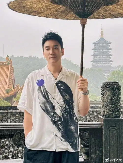 披哥434位哥哥弟弟,好多古早男团成员,ta和戚薇搭档过组合