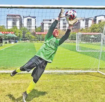 青海校园足球依托东西部协作快速发展感谢这么多人来帮我们实现梦想
