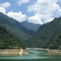 三个男人放逐脚步凤滩行
