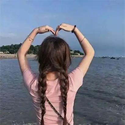 清新女生背影头像,喜欢一个人太累了所以要静一静了
