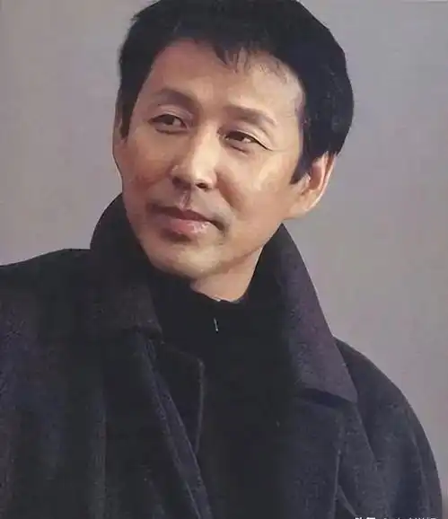 2000年,刘大印让陈道明演康熙,陈道明清装剧又多又烂

