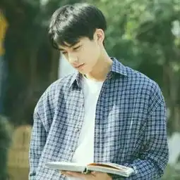 男生脸小颧骨略高身高175适合什么发型求图
