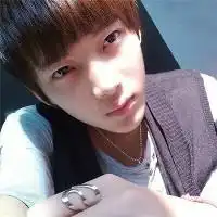 请问这个男生叫什么
