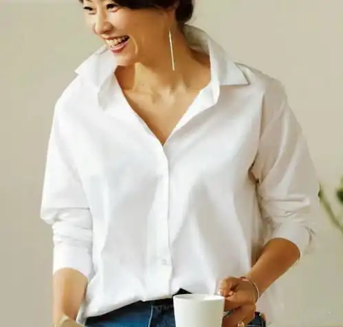 白衬衫牛仔裤才是早秋最美穿搭,够美够飒真拉风
