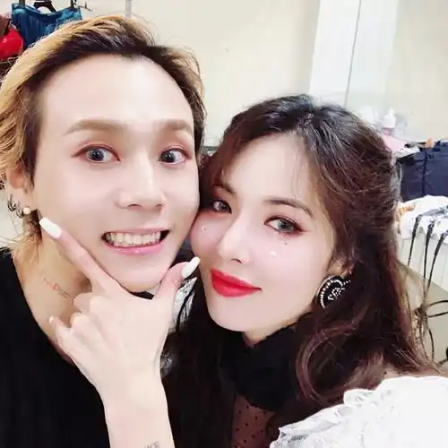 dawn求婚金泫雅成功,晒双情侣钻戒公布喜讯,高调秀恩爱太甜了
