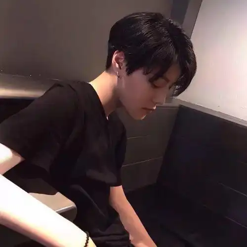 个性背影萌宝炫酷头像
