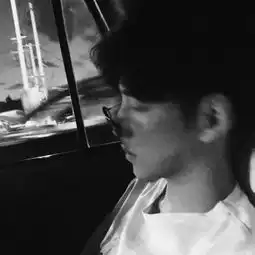 小清新男生伤感黑白头像2018精选曾经撕心裂肺如今百毒不侵
