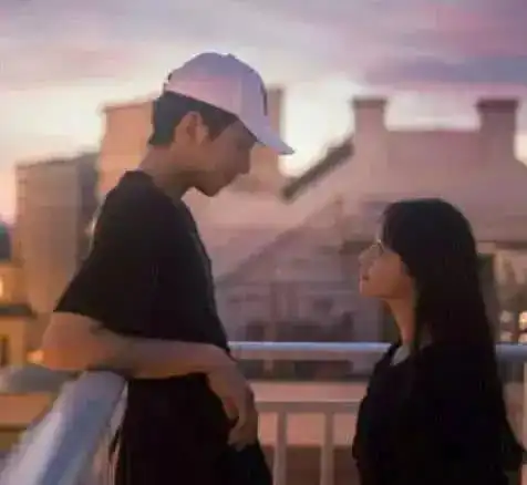 男生放不下前任的四个表现,有一个就放手吧,不值得付出
