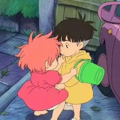 波妞宗介情头两个一起波妞和宗介高清情头双人拥抱
