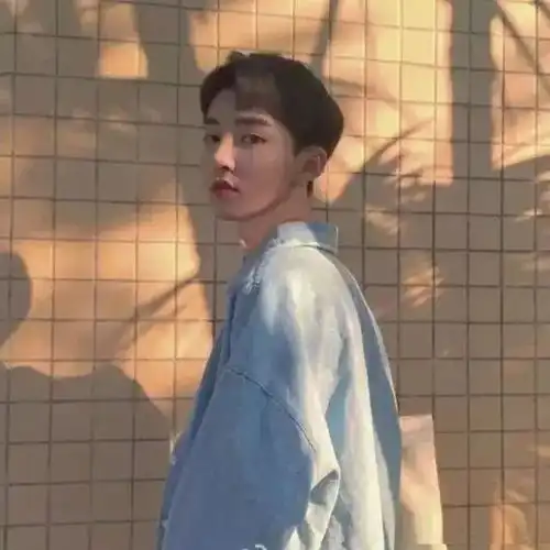 适合小脸男生的几款发型推荐,每款都很帅
