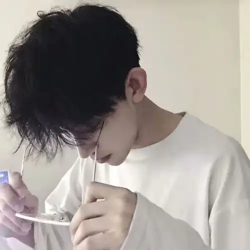 女生也可以用的男生头像
