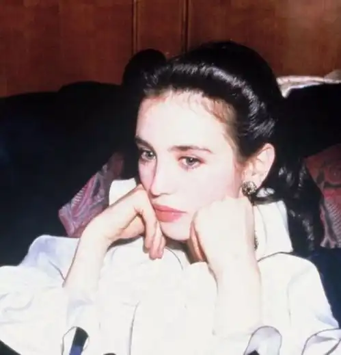 头像众生皆苦,你是草莓味
