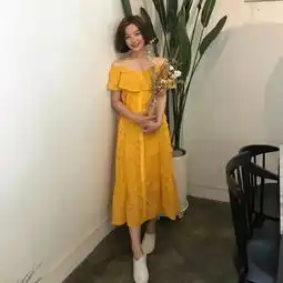 小麦肤色女生的轻熟随性style
