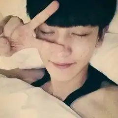 求exo伯贤最新ins图片
