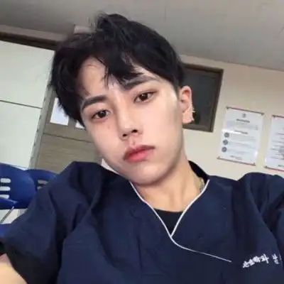 男生看到就想吐的3条qq,只对你回复这是喜欢上你了
