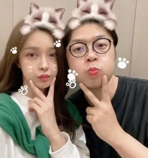 没等到杜海涛沈梦辰,娱乐圈一男星结束爱情长跑,从校服走到婚纱
