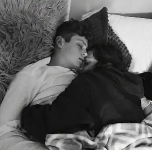 背景请抬头看看星光吧
