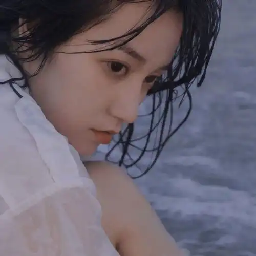 田野是春日阳光赠予人间的吻

