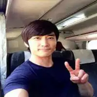 男生自拍照片同一个人帅气图片微信头像图片大全
