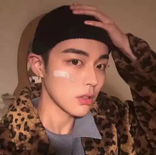 男生头像喜欢是每个人都有的天分,而爱你是我独有的天份生活
