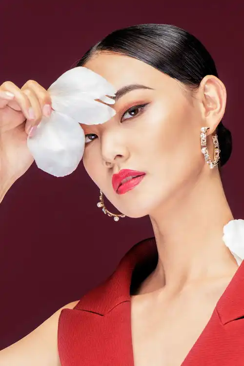 做个优秀的纹绣师太不容易了,居然还要懂绘画心理学沟通学面相学
