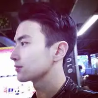 很酷男生qq头像我们是走散的兄弟
