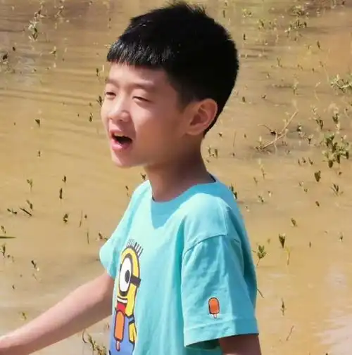 爸爸去哪儿的杨阳洋,曾经被吐槽妈宝男,如今成小男子汉
