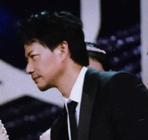 角色火了他却没火,黄晓明获奖自己却遭质疑,其实这并不意外
