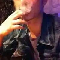 收起你那虚伪的笑脸,
