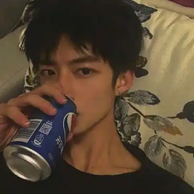 吸引女生的男头像有个性好看很酷的男生头像
