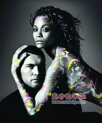 表演者拍照留倩影黑白画面凸显众大腕浪漫情怀
