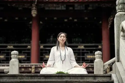 安徽美女道士胡小慧被捕,精通胡媚术,九名男徒弟揭露其罪行
