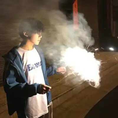 男生炫酷的头像霸气十足超级帅气你若靠近我心脏不应只听见风声
