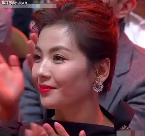 女星真人长啥样看到路人拍摄的生图,没有ps的她们很真实
