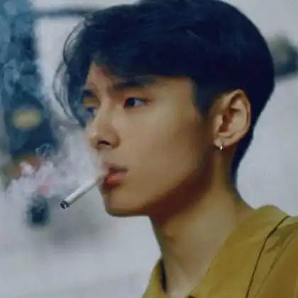 帅气伤感的男生头像,连伤心的样子都这么好看了
