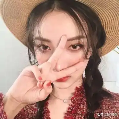 网易云热评在公交上看见一个男孩趁着女孩睡着偷偷亲了女孩一口
