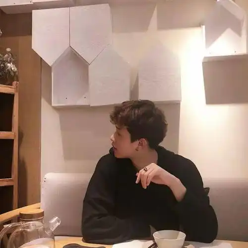 头像一个人走路是和地球的单独约会
