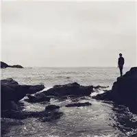 男生孤独看海头像一个人孤独看海的伤感男生头像
