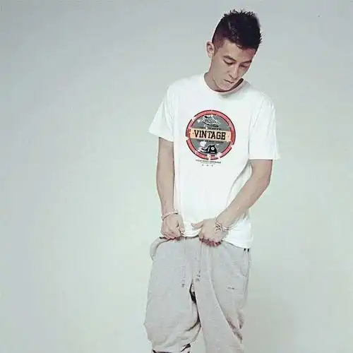 谁说男人到中年就是糟老头,这样穿,减龄又大气,帅出国际范
