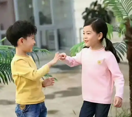 妈妈,你太丢人了孩子说,妈妈不以为然,穿睡衣怎么就伤自尊
