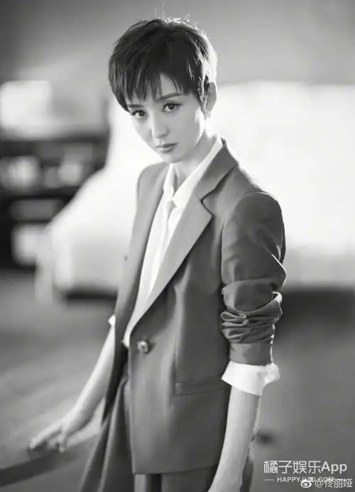 她最近真是越来越美了啊
