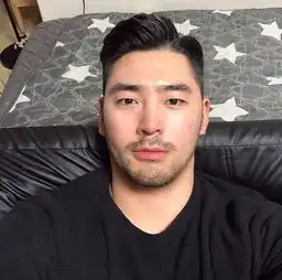谁说单眼皮小眼睛的男生不能很好看
