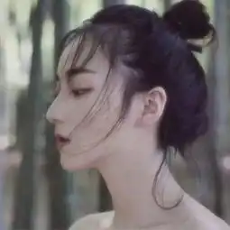 长期缺爱的女人,身上大都有这3个特征,藏也藏不住,很明显
