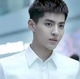 穿白衬衫最好看的男星,李易峰鹿晗杨洋,谁更帅气
