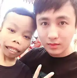 快手上真有假土豪散打哥75都是假的,仅3人又有钱又狠
