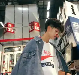 真正爱你的男生,他会情不自禁的做这3件事,也是所谓的好男孩
