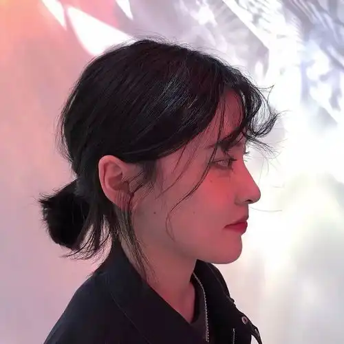 女生头像像风温柔侵袭
