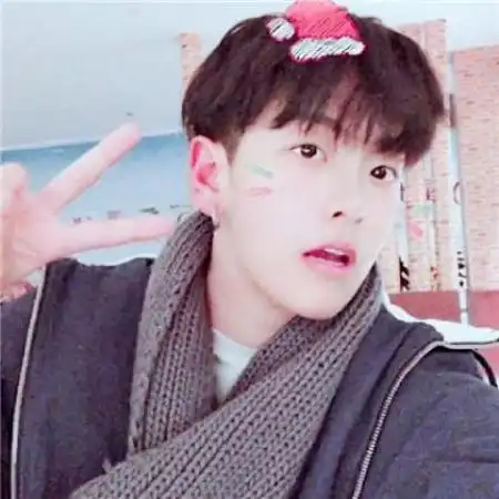 男生帅气可爱头像,清新韩系帅气男生
