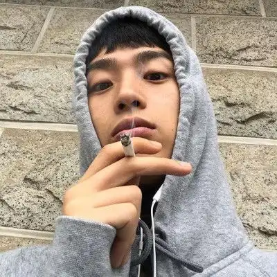 软锦抽烟男生欧美风头像
